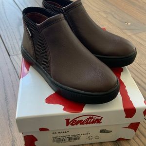 NIB Venettini shoes size 27
